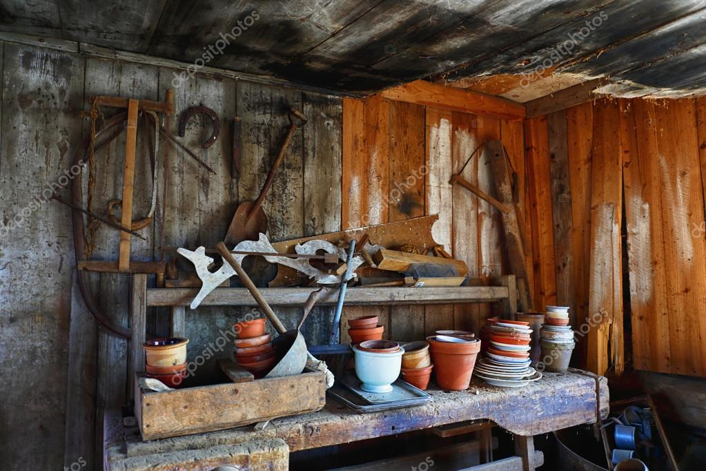 Historische Werkzeuge und Dokumente aus dem 17. Jahrhundert