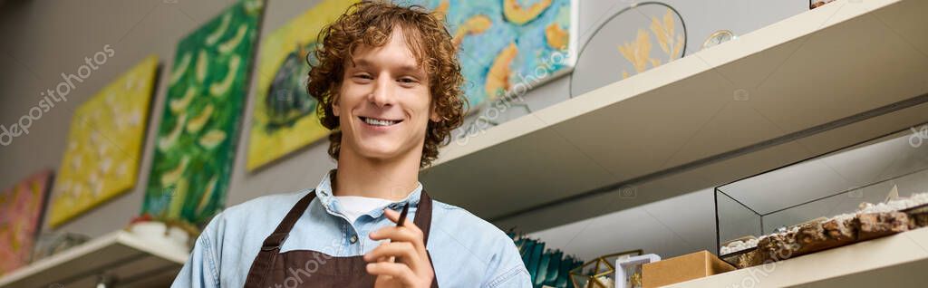 Besucher probieren interaktive Stationen aus