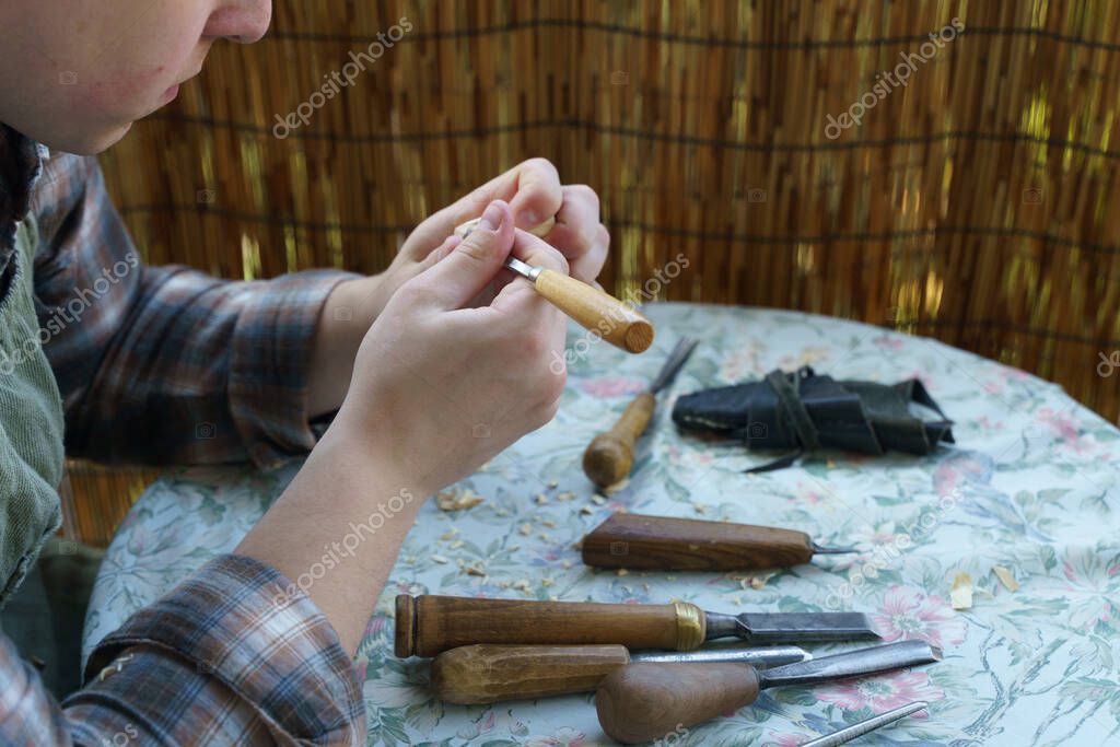 Teilnehmer bei einem Handwerkskurs